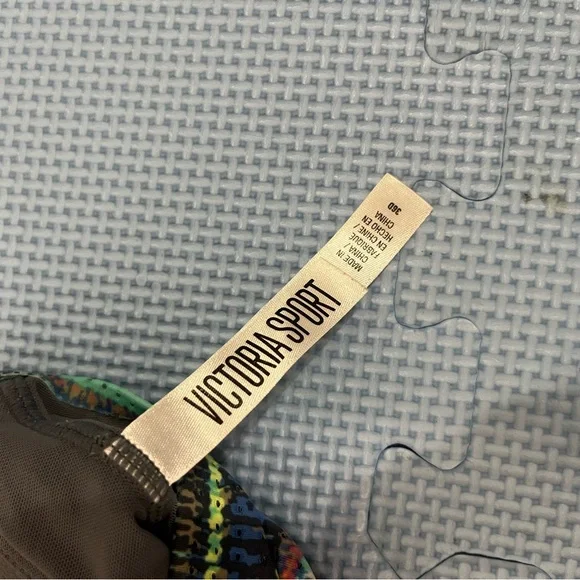 Victoria’s Sec Victoria Sport Printed Sports Bra Size 36D EUC - Picture 3 of 3